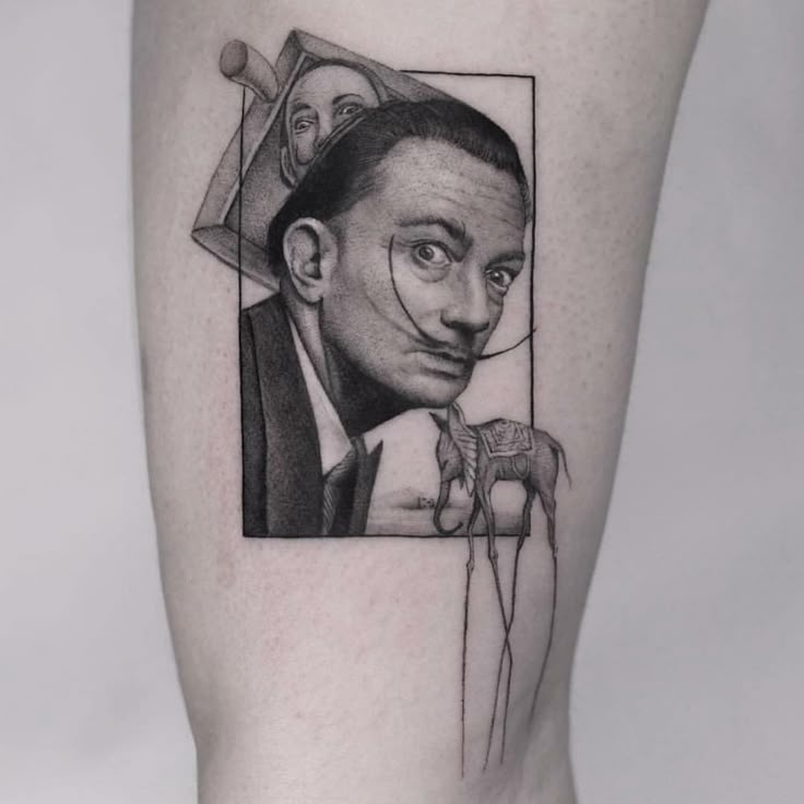 Tatuagem masculina estilo micro realista