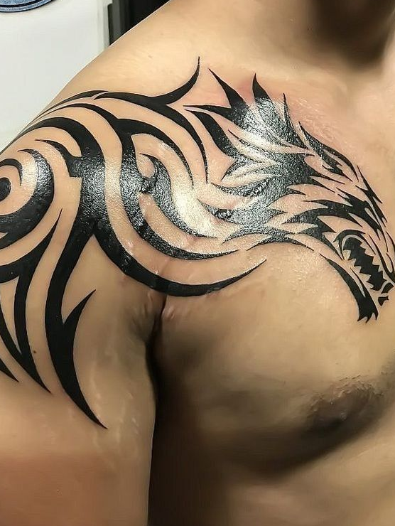 Tatuagem masculina estilo Estilo tribal moderno