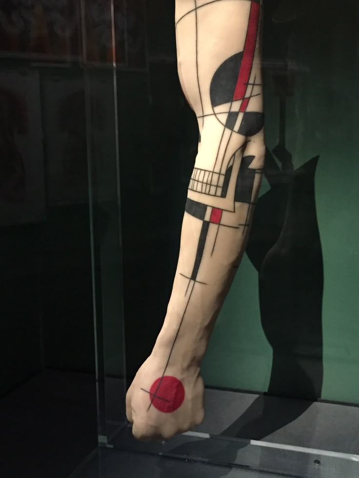 Tatuagem masculina estilo geométrico