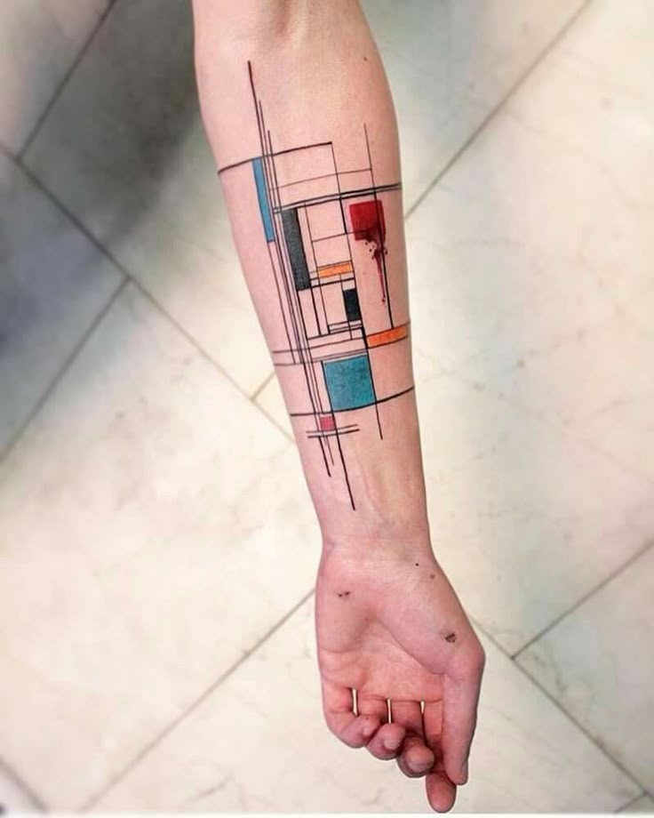 Tatuagem masculina estilo geométrico