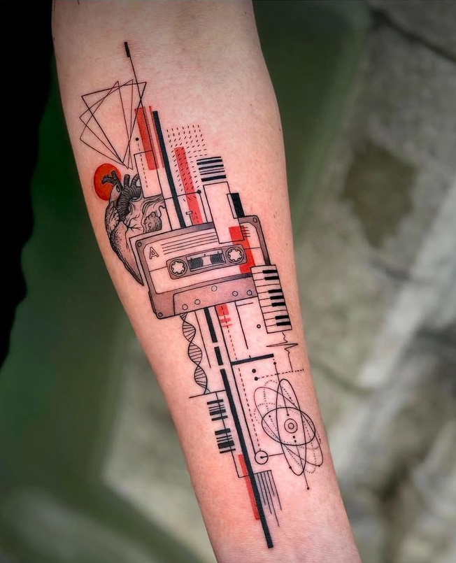 Tatuagem masculina estilo geométrico