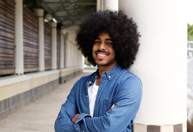 Abordando padrões de beleza masculinos ao redor do mundo