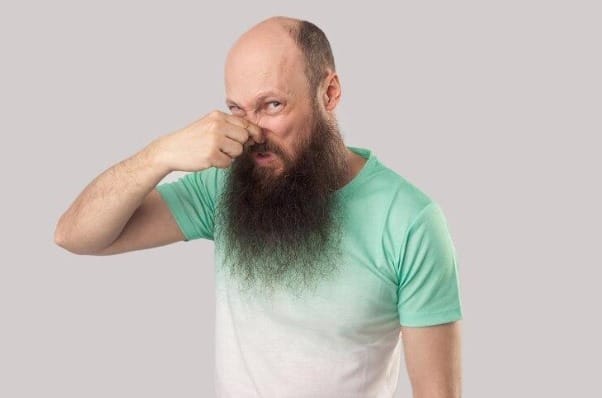 Barba fedida? Entenda as causas e resolva agora!